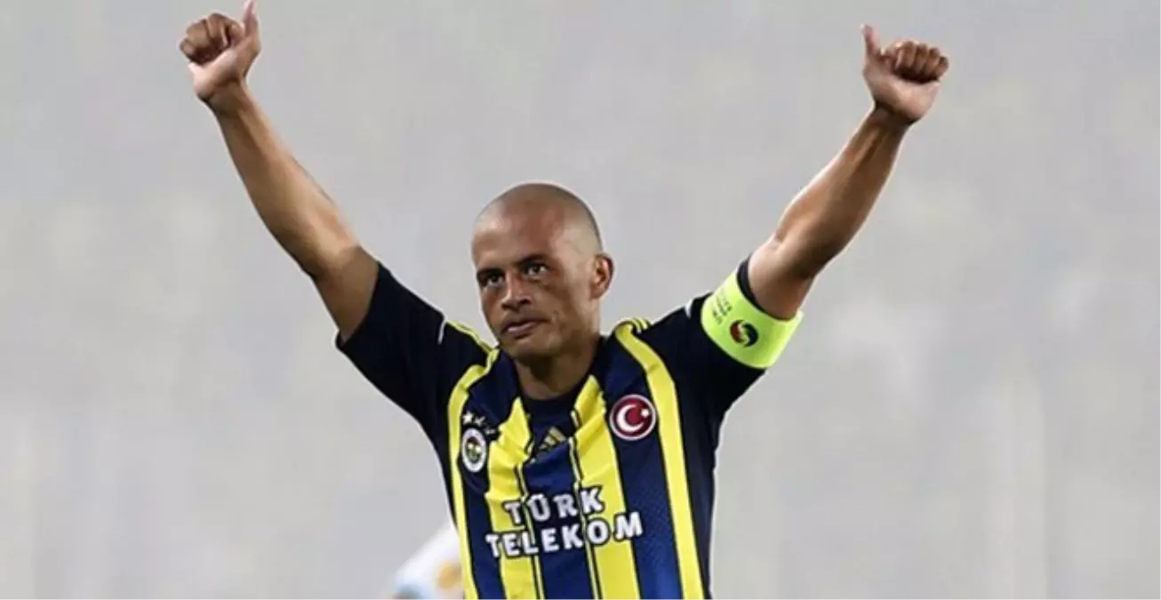 Fenerbahçeli Futbolcular da "Alex" Tezahüratı Yapan Gruba Öfkeli