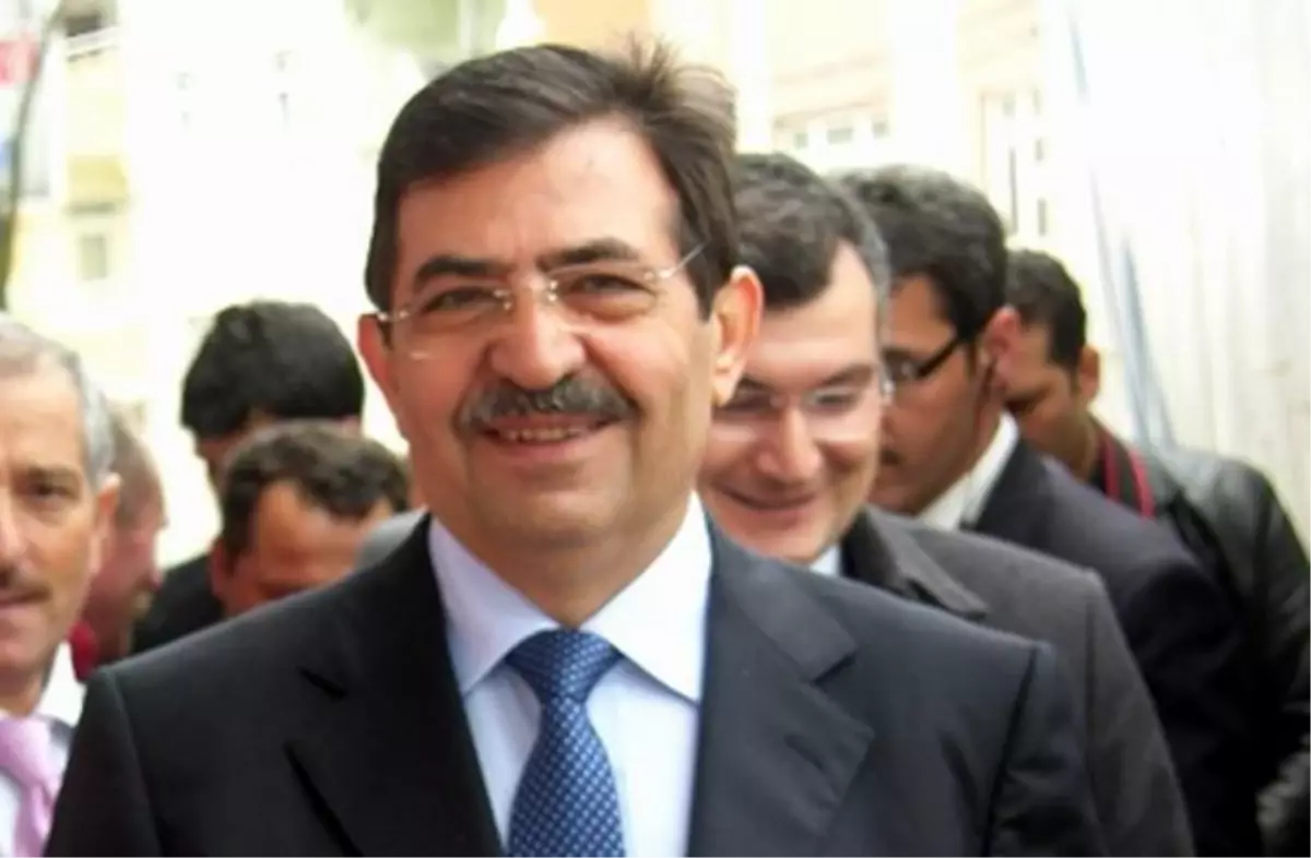 Bakan Güllüce, Tarlabaşı\'ndaki Çalışmaları Yerinde İnceledi