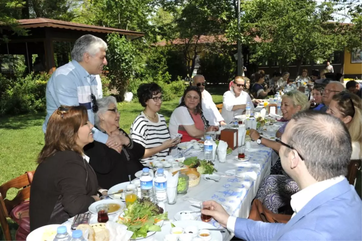 Damar Sağlığı ve İnmeye Farkındalık İçin Yüzlükler Kulübünü Kurdu