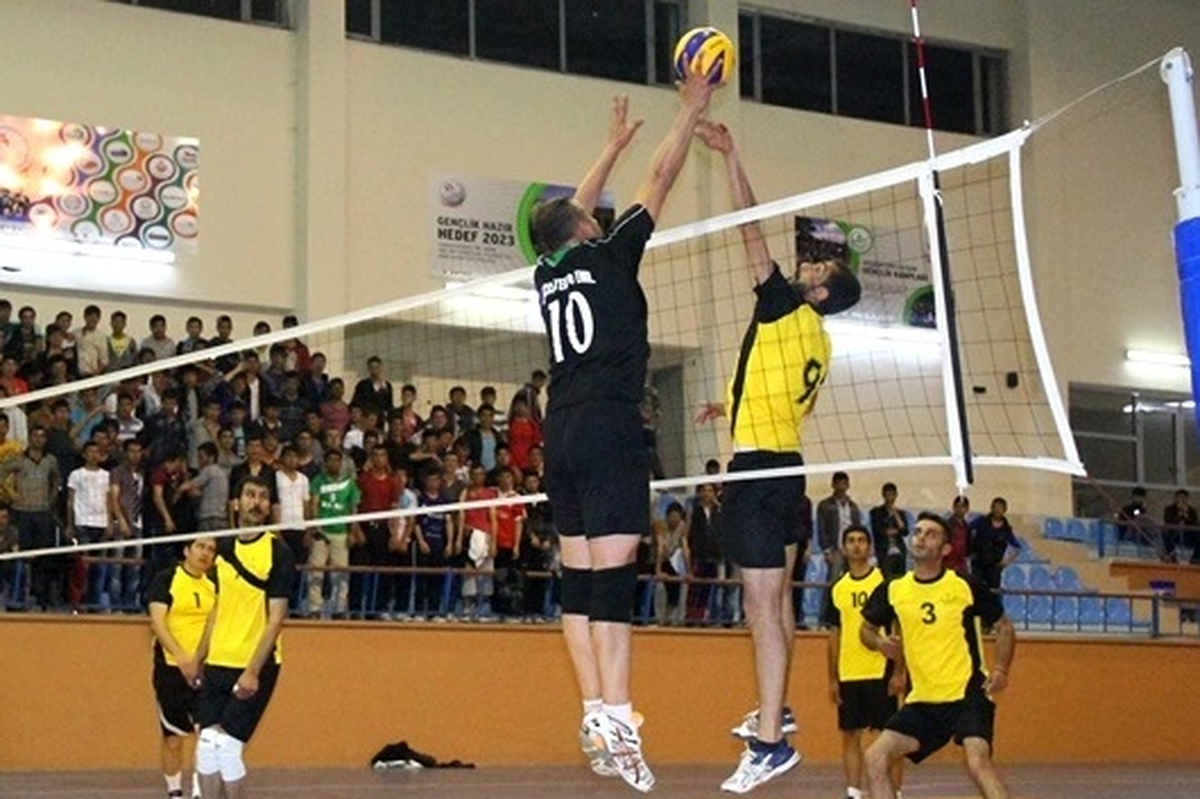 Erciş Kaymakamlığı\'nın Futbol ve Voleybol Turnuvası
