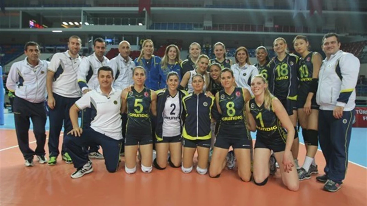 Fenerbahçe Kadın Voleybol\'da Beş Voleybolcu ile Yollar Ayrıldı