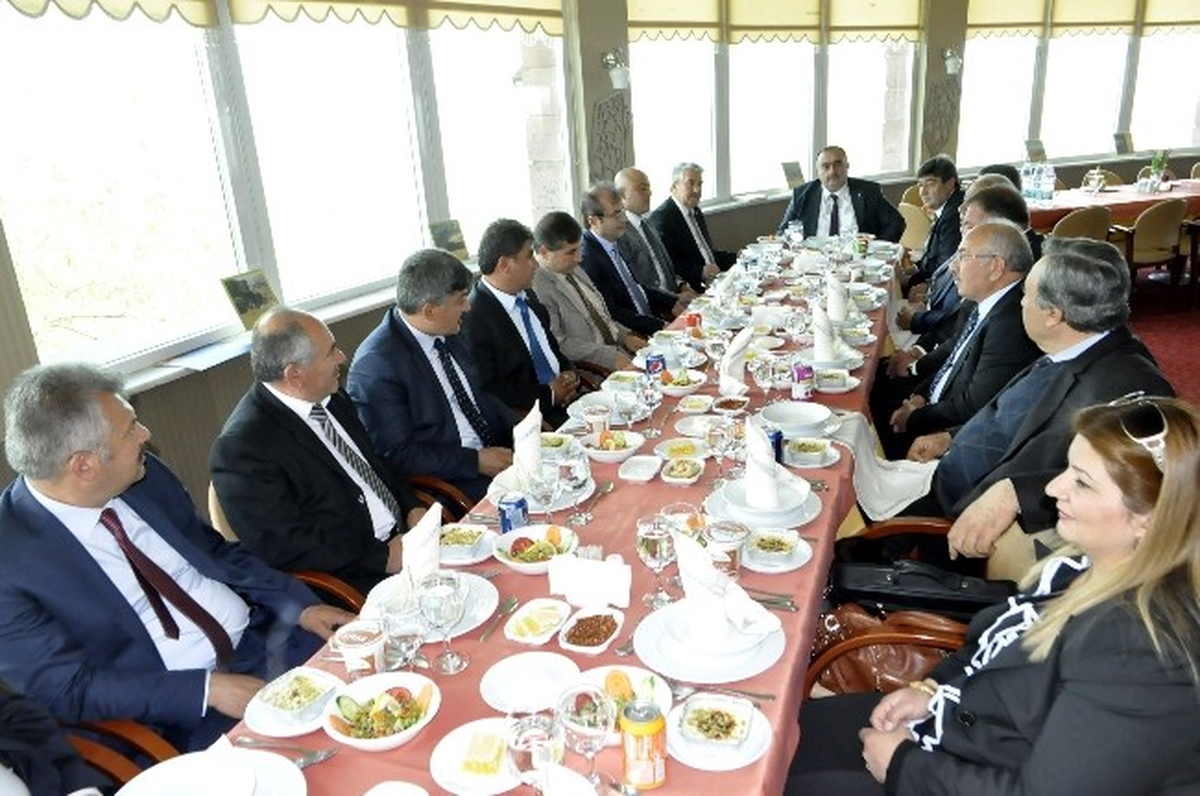 İl Başkanı Mete Eke MHP\'li Büyükşehir Belediye Meclis Üyeleri ile Bir Araya Geldi