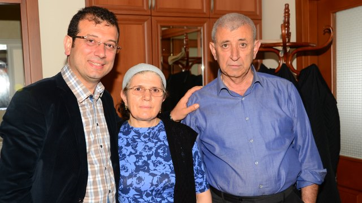 İmamoğlu İlk Annesini Ziyaret Etti