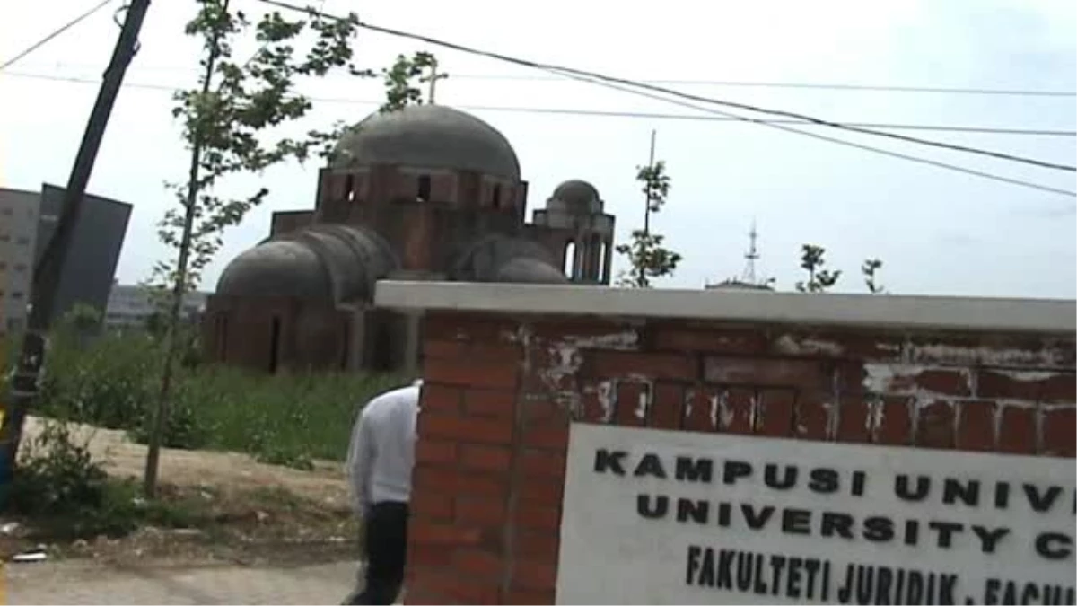 Kosova\'da Kampüs\'teki Kilisenin Yıkılması İstemi Tartışılıyor