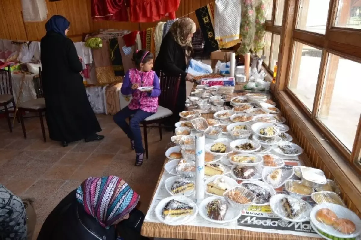 Kulu Hizmet Kervanı Derneği Kermes Düzenledi