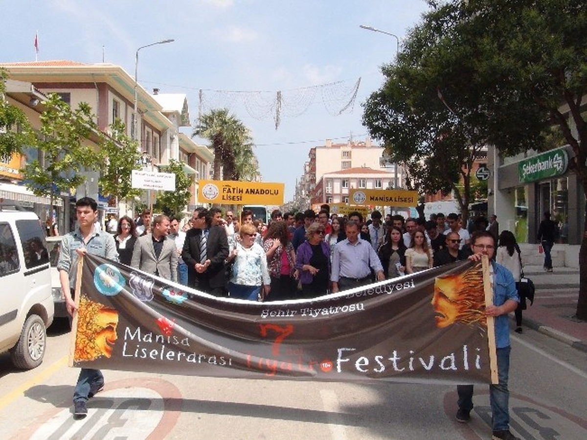 Manisa\'da Liselerarası Tiyatro Festivali Başladı