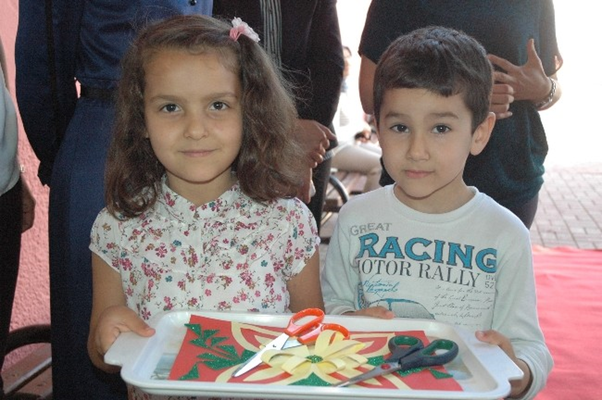 Minik Öğrencilerden 140 Eserlik Ebru Sergisi