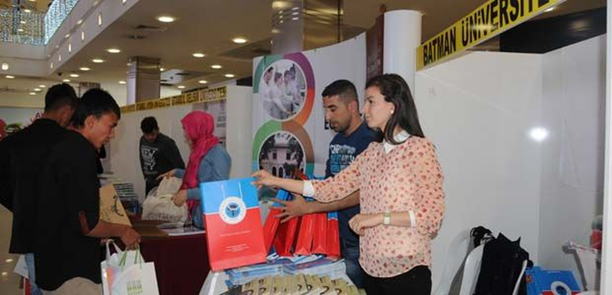 Nişantaşı Üniversitesi Tanıtım Standı Öğrencilerin Yoğun İlgisini Çekti