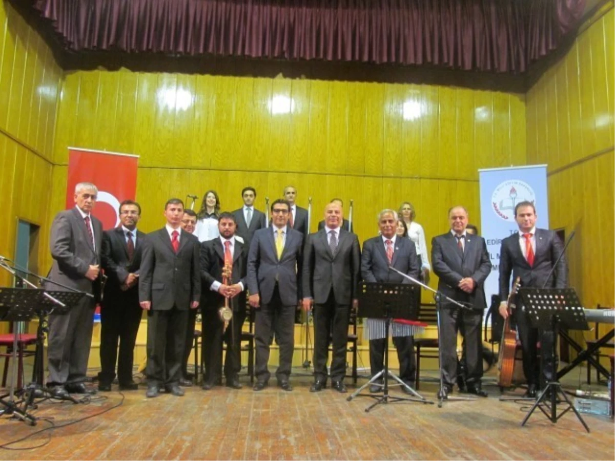 Öğretmenlerden Muhteşem Türk Halk Müziği Konseri