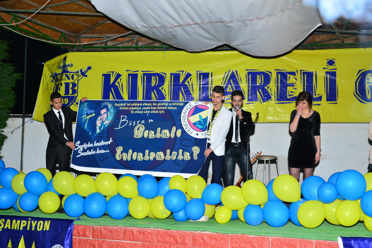 Kırklareli\'de Pankartlı Evlenme Teklifi