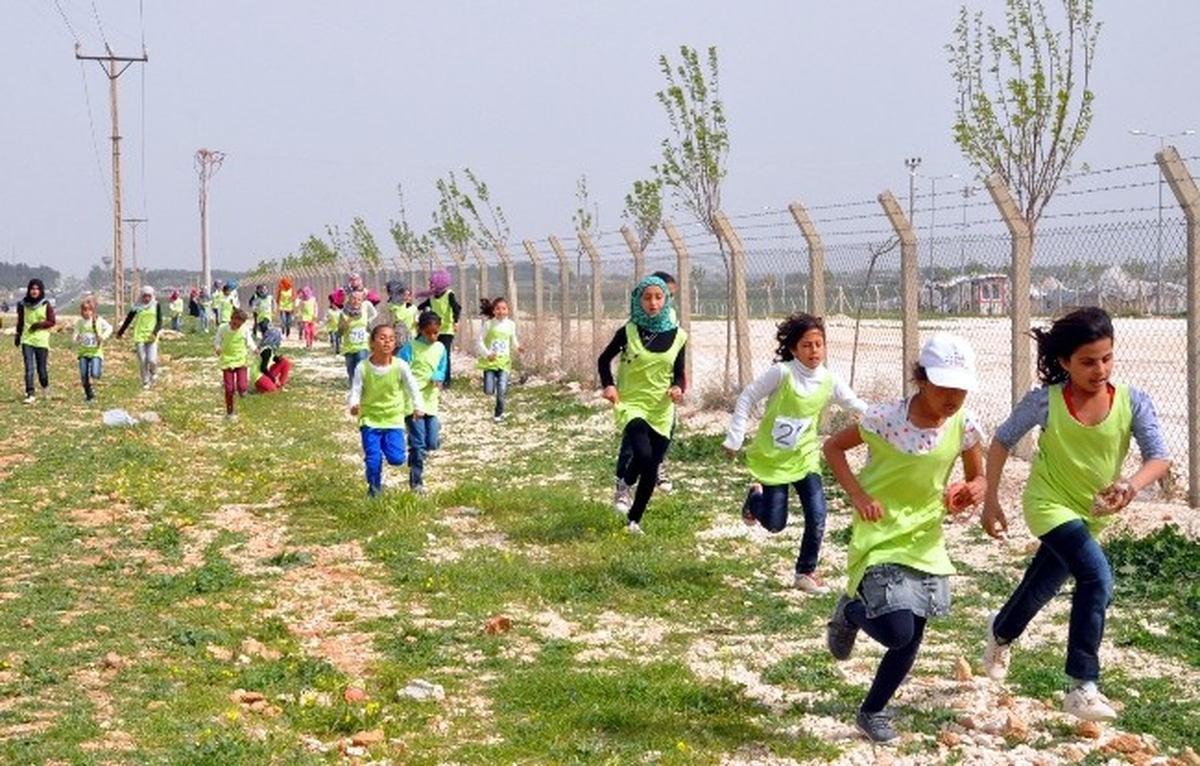 Suriyeli Kızlar Bahar Koşusunda Bir Biriyle Yarıştı