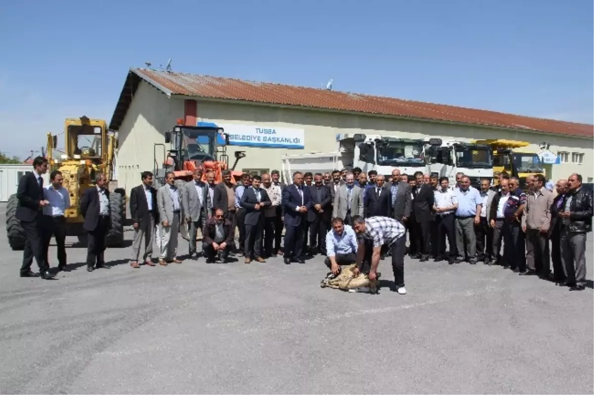 Tuşba Belediyesi Kurban Keserek Sahaya İndi