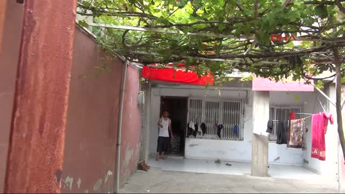 Uyuşturucu Krizine Girince 3 Saat Kendini Kesti
