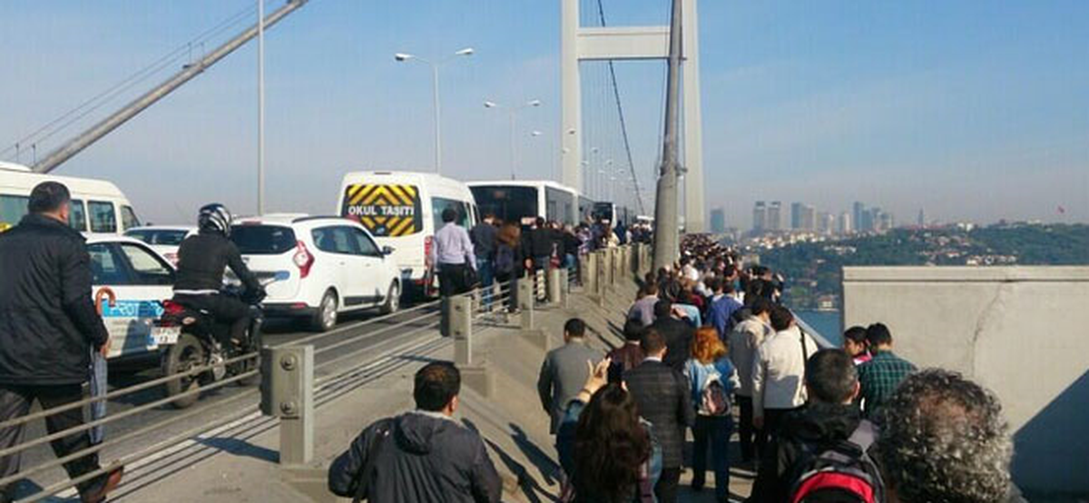Vatandaşlar Boğaziçi Köprüsü'nü Yürüyerek Geçti