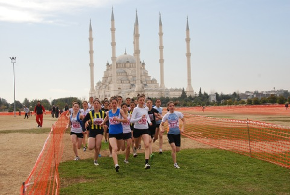 Adana\'da Atletizm Yarışmaları Yapıldı