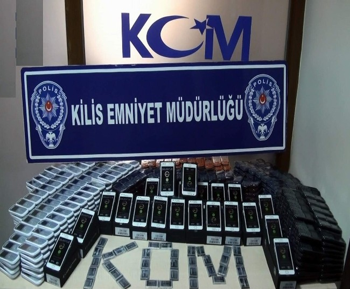 Kilis\'te 483 Kaçak Cep Telefonu Ele Geçirildi