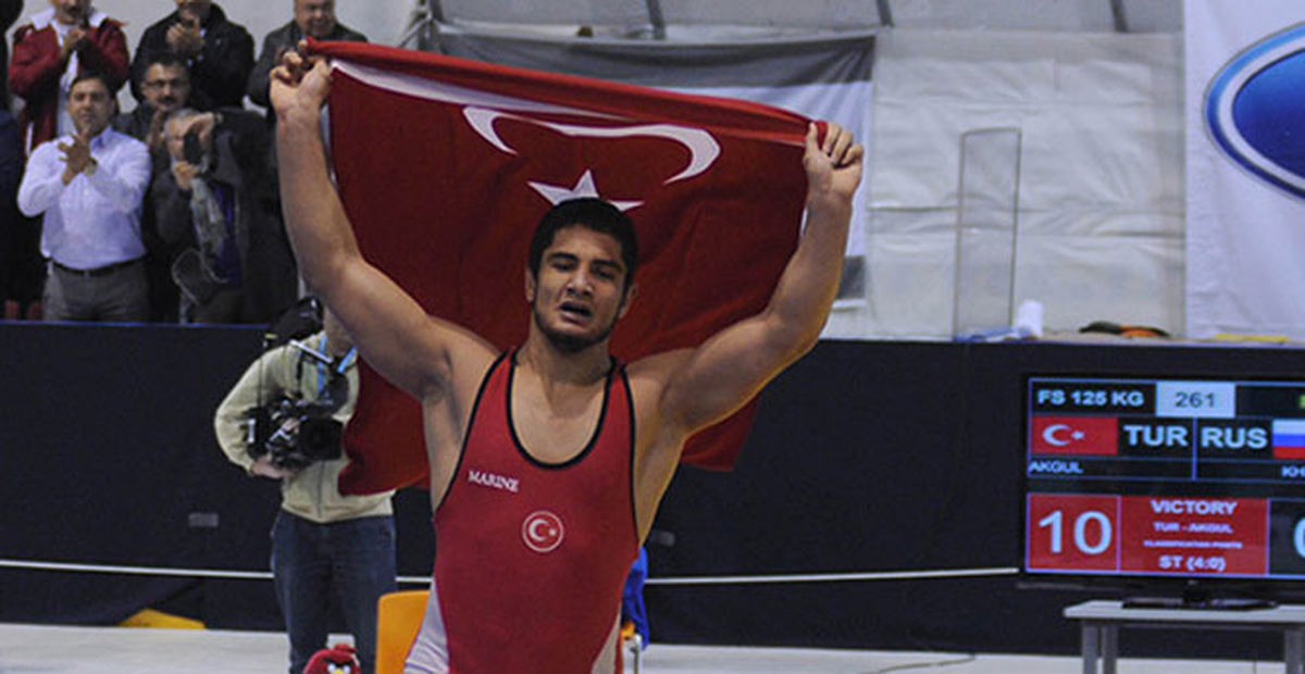 Milli Güreşçi Taha Akgül Dünyanın Zirvesinde