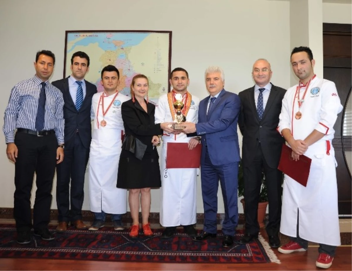Baü\'lü Aşçılar Uluslararası Yarışmada Ödül Kazandı