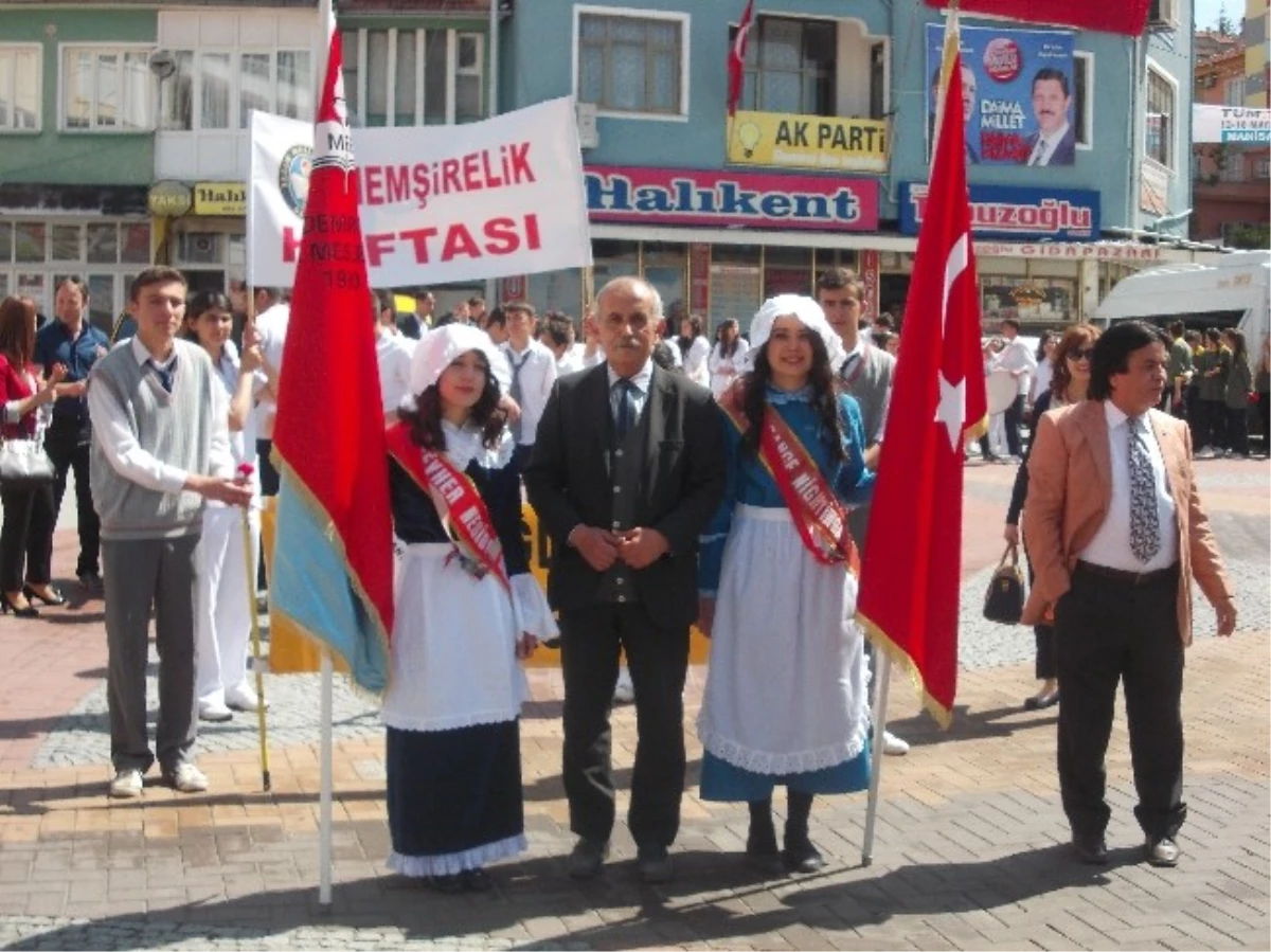 Demirci\'de Hemşire Adayları Günlerini Kutladı