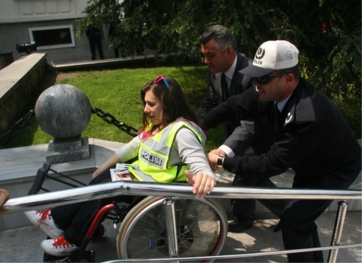 Engelliler Haftası Töreninde Rampa Engeline Takıldılar