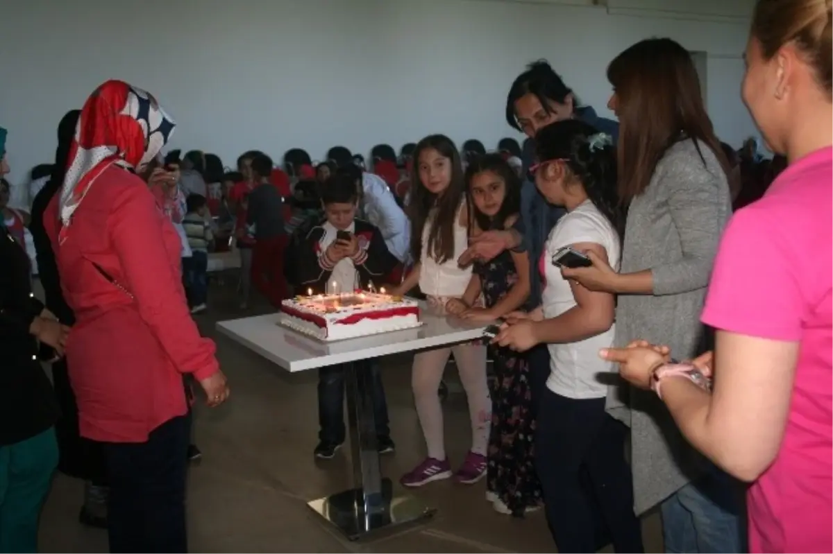 Gençlik Merkezi 'Anneler Günü'nü Unutmadı