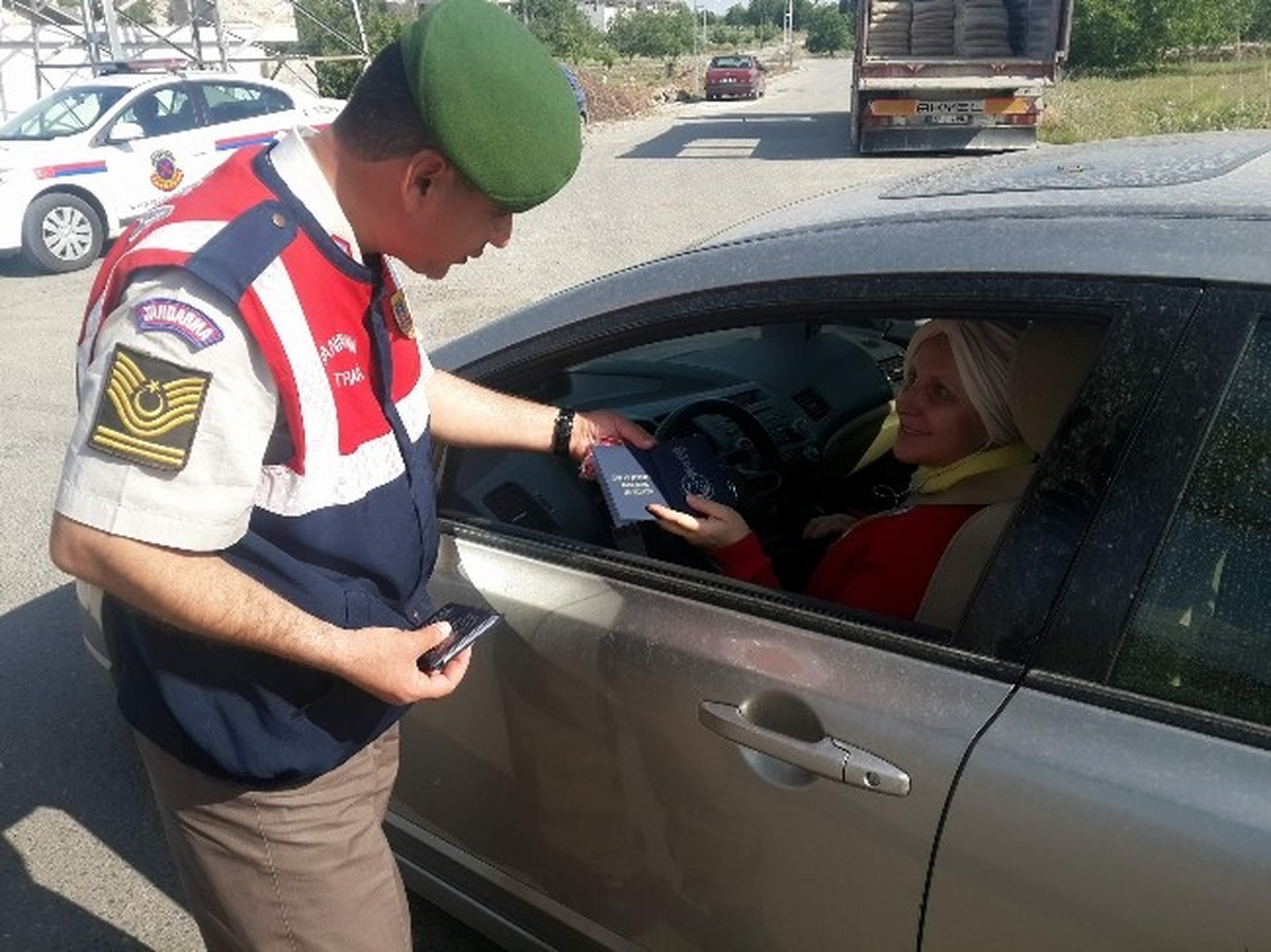 Jandarma Trafikteki Anneleri Unutmadı