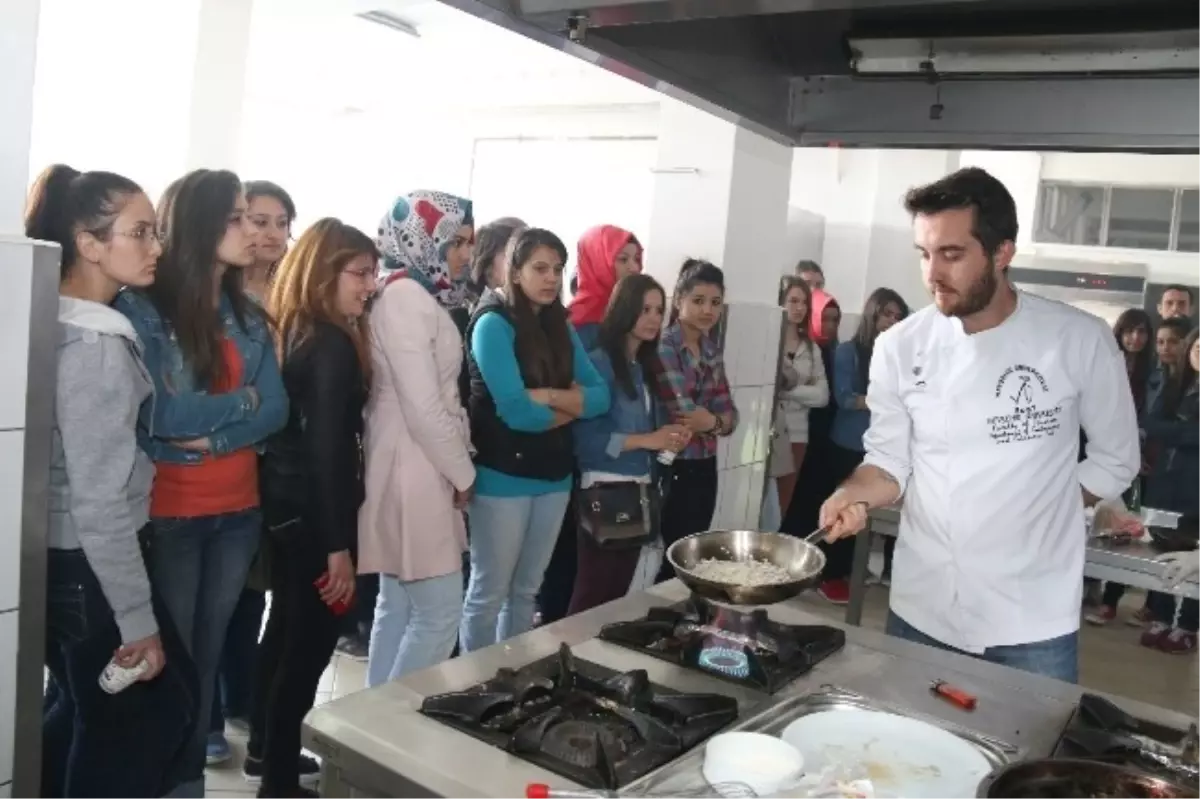 Kız Teknik ve Meslek Lisesi Öğrencilerinden Üniversiteye Ziyaret