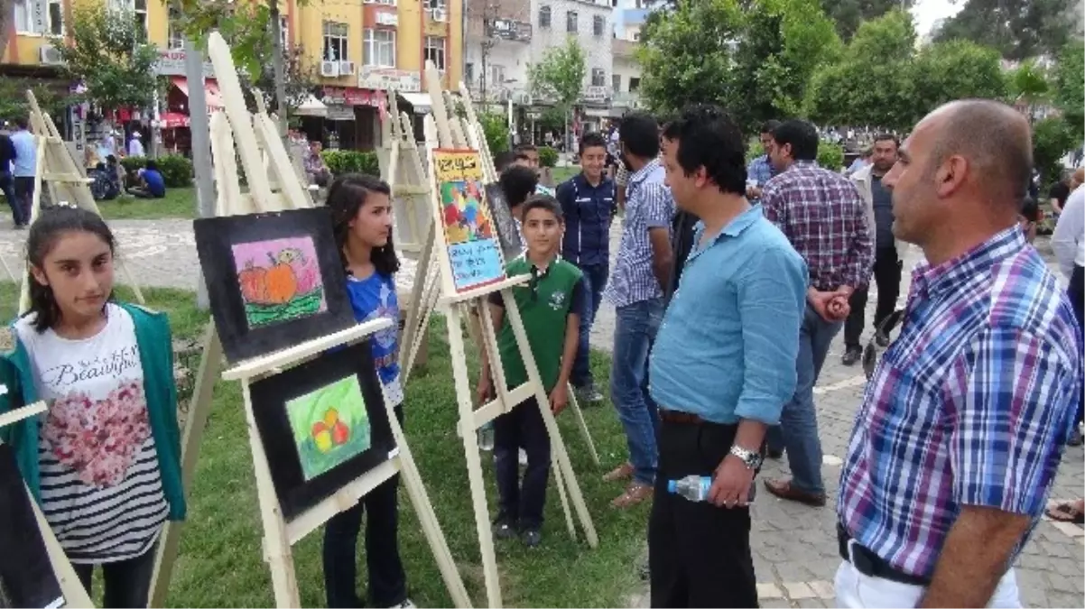 Kızıltepe\'de Minik Öğrenciler Resim Sergisi Açtı