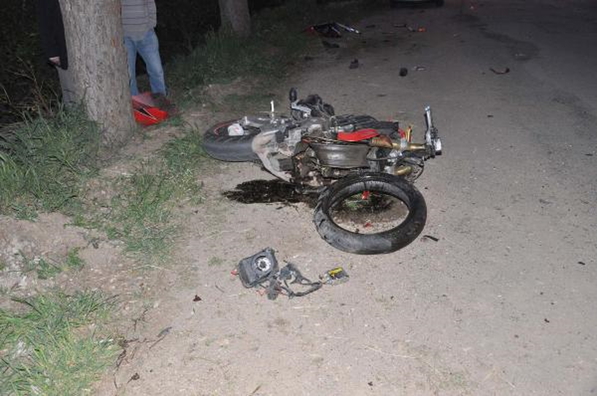 Kumluca\'da Motosikletle Minibüs Çarpıştı: 2 Yaralı