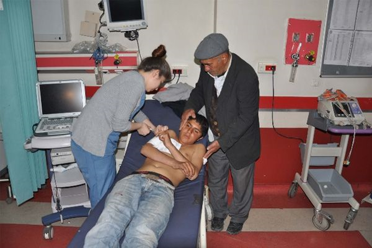 Muş\'ta Engelli Bir Çocuğa Köpek Saldırdı