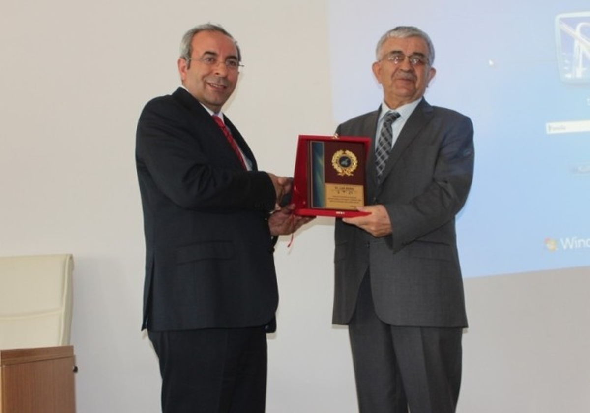 Prof. Dr. Lütfi Sezen Yyü\'de Konferans Verdi