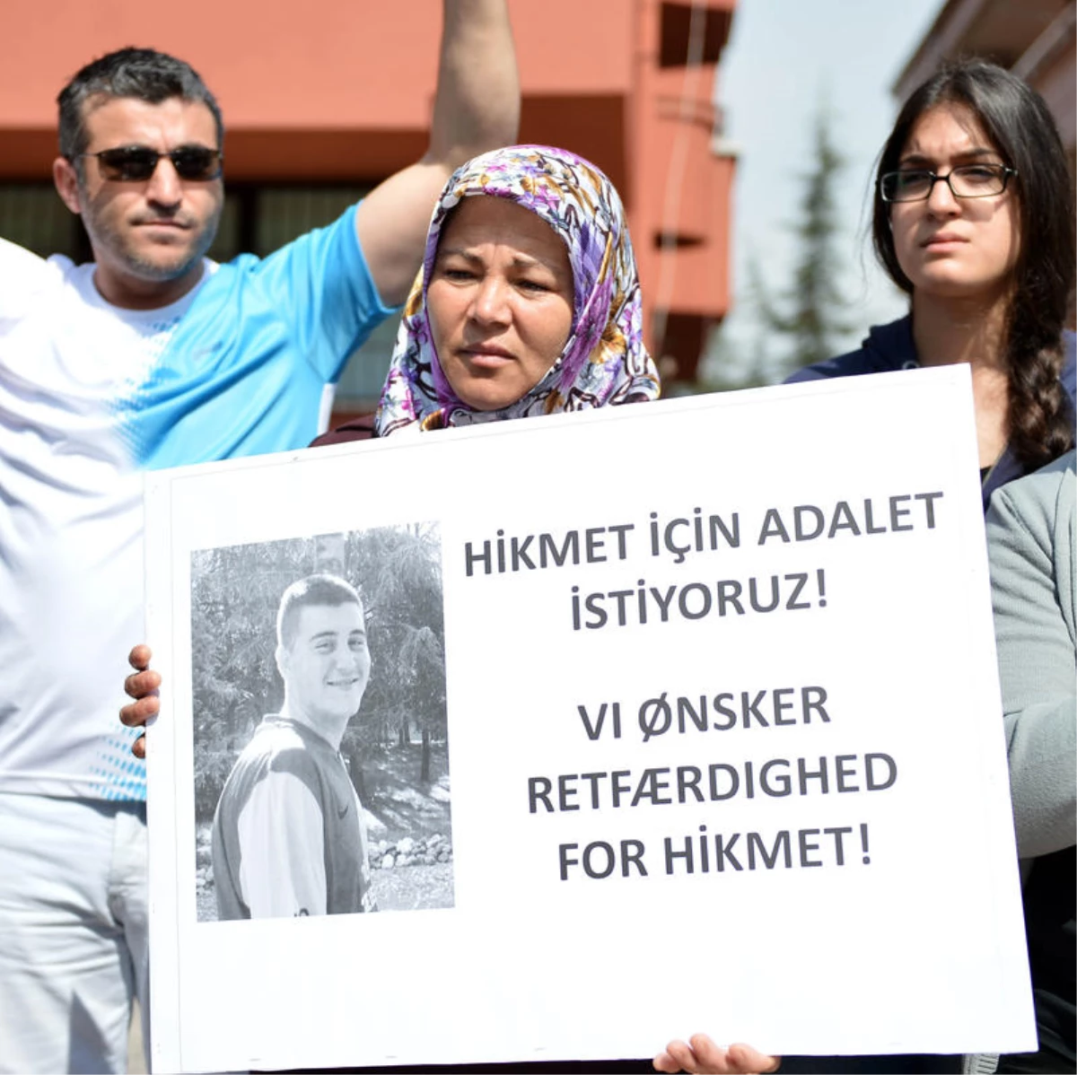 Türk Genci İçin Danimarka Büyükelçiliği Önünde Eylem