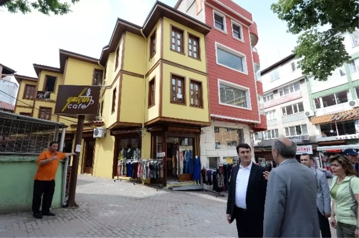 Ünlü Cadde Eski İhtişamına Kavuşuyor