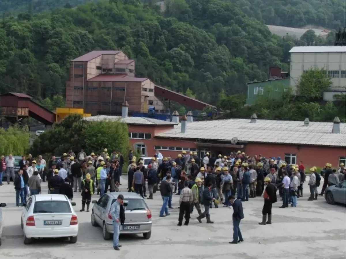 Amasra\'da Madenciler Soma İçin Yürüdü