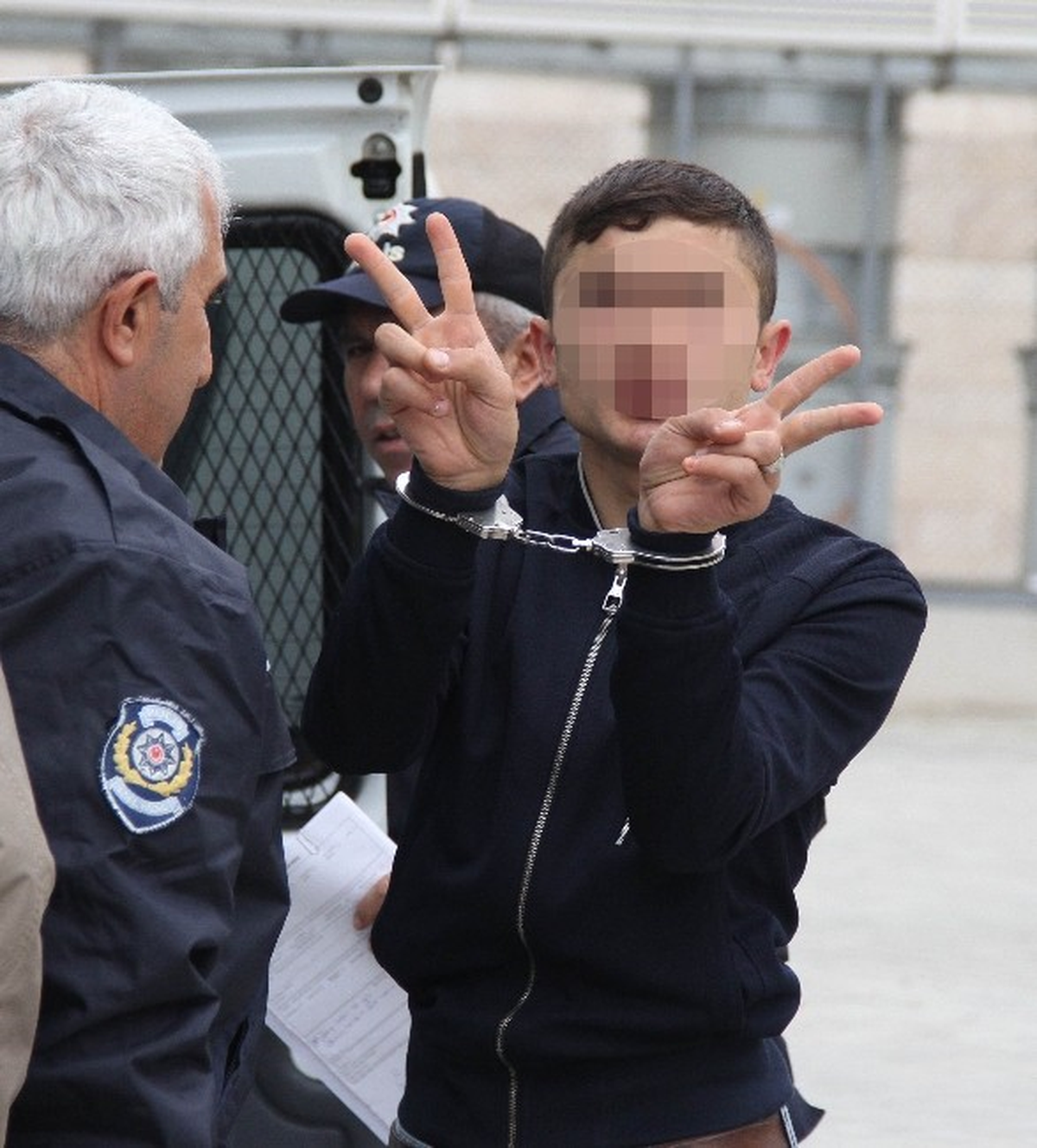 Bıçakla Yaralama Zanlısından Zafer İşareti