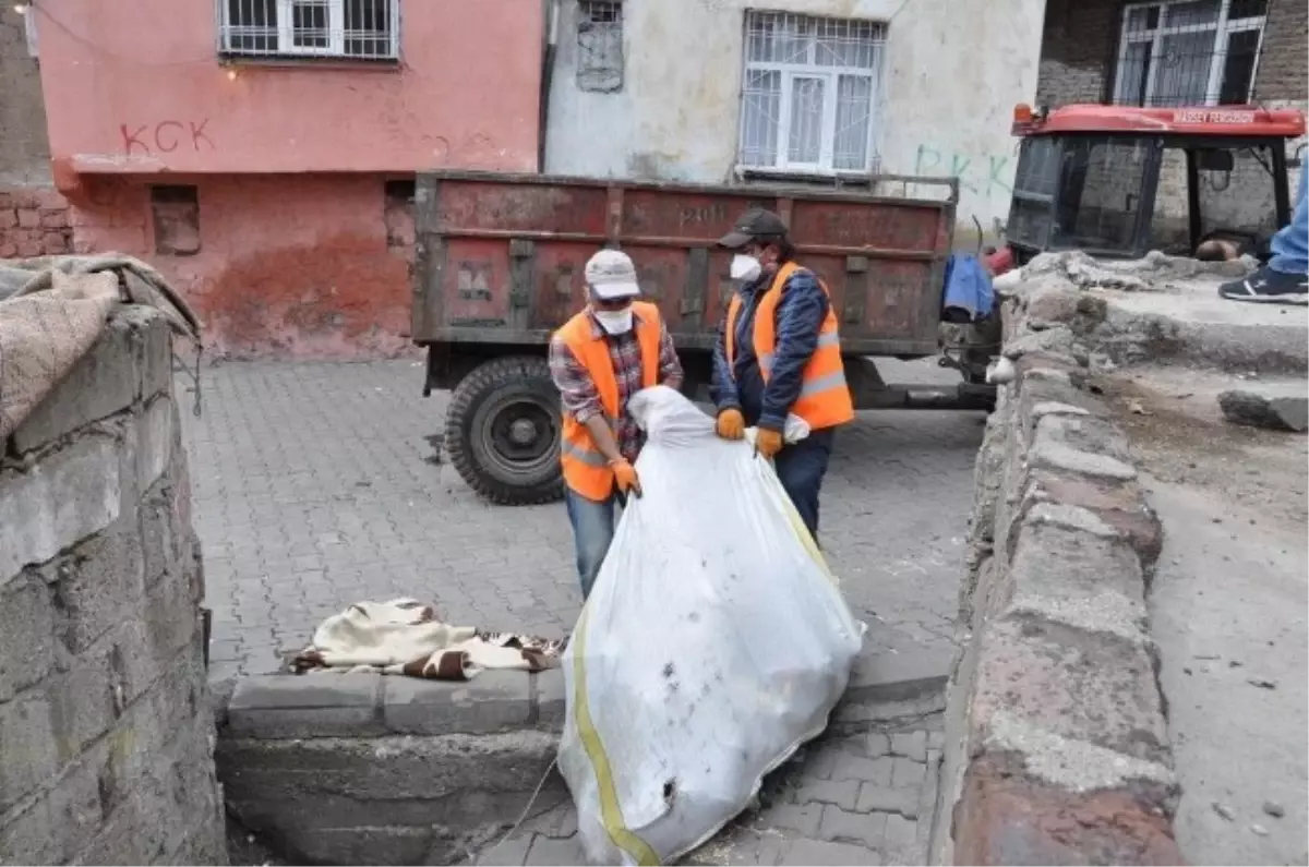 Diyarbakır\'da Çöp Ev Temizlendi