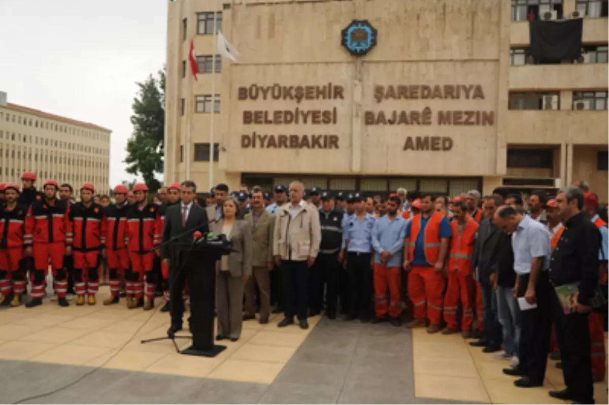 Diyarbakır Soma\'nın Acısına Ortak Oldu 