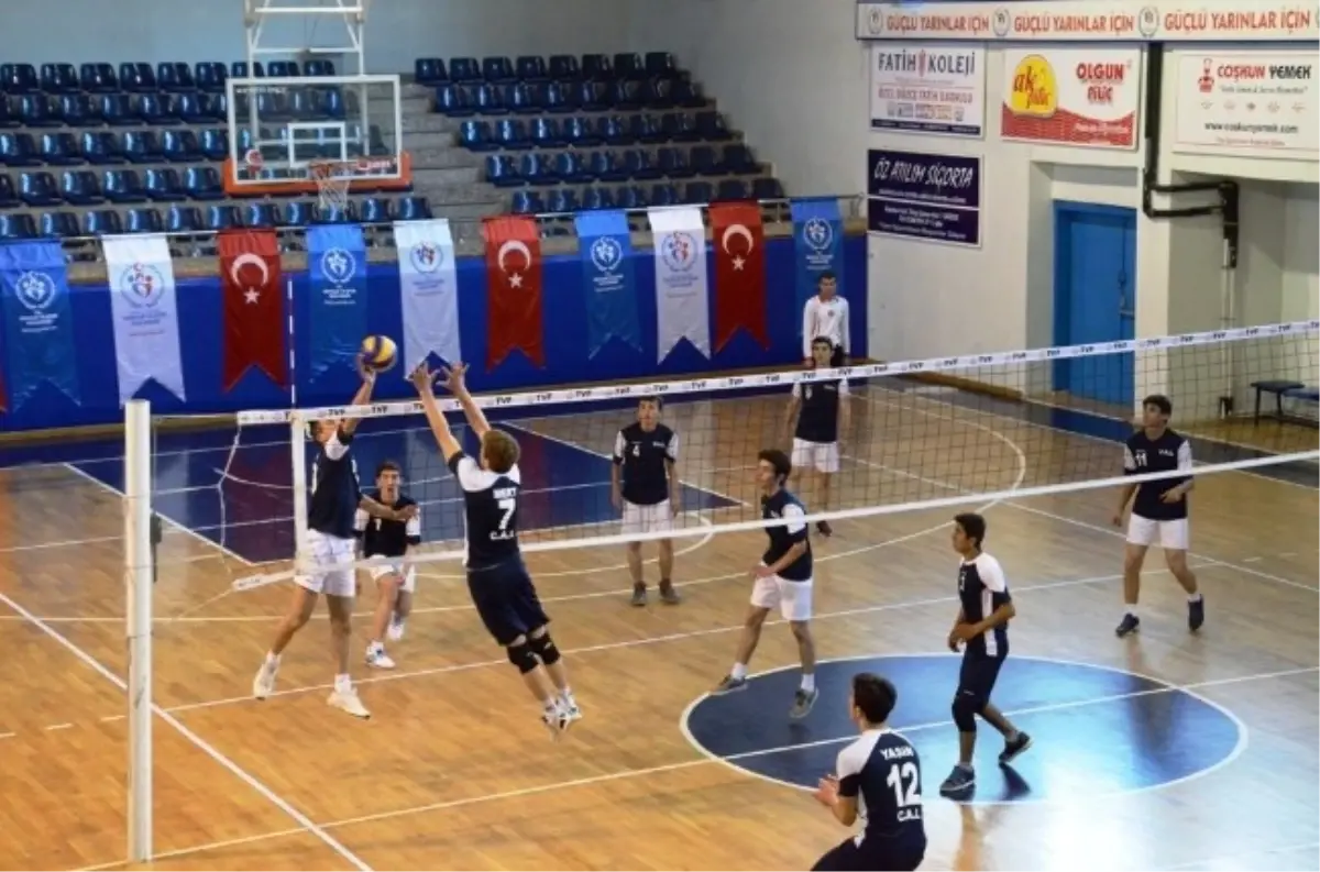 Düzce\'de 19 Mayıs Voleybol Turvası Başladı