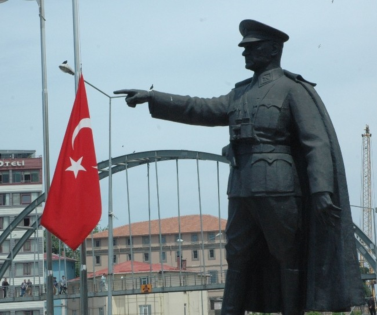 Giresun\'da Bayraklar Yarıya İndirildi