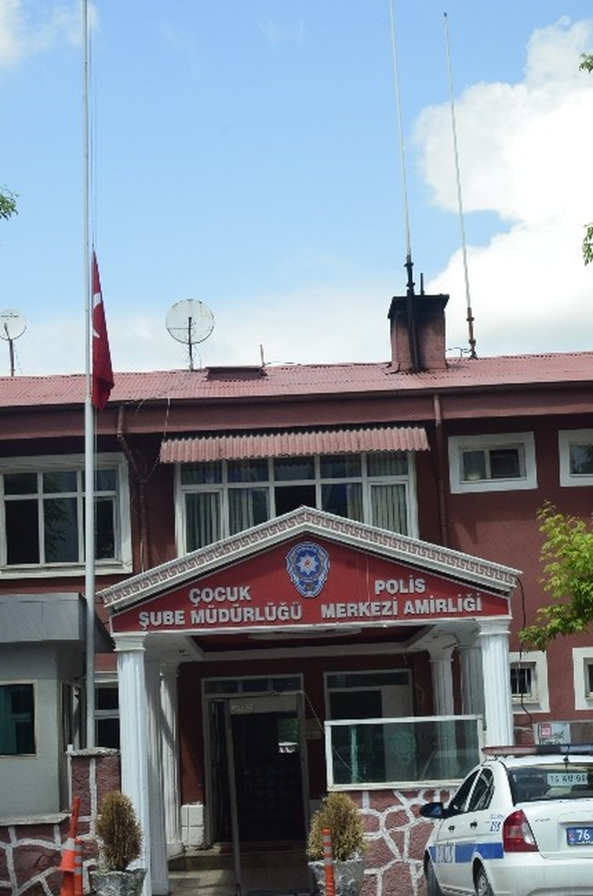 Iğdır\'da Bayraklar Yarıya İndirildi