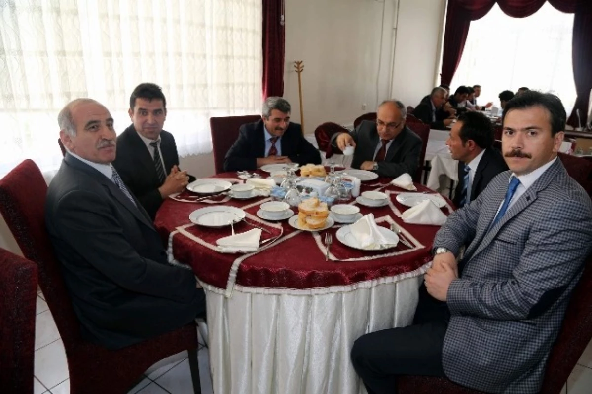 İl Özel İdaresi Genel Sekreteri Ayhan, Engelliler ile Yemekte Buluştu