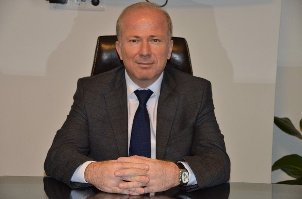 Karaarslan; "Yetersiz Sağlık Okuryazarlığı Karşısında Eczane Güvenin Sembolüdür"