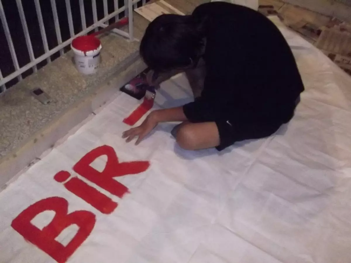 Hakaret İçeren Pankartlar Alınmayacak