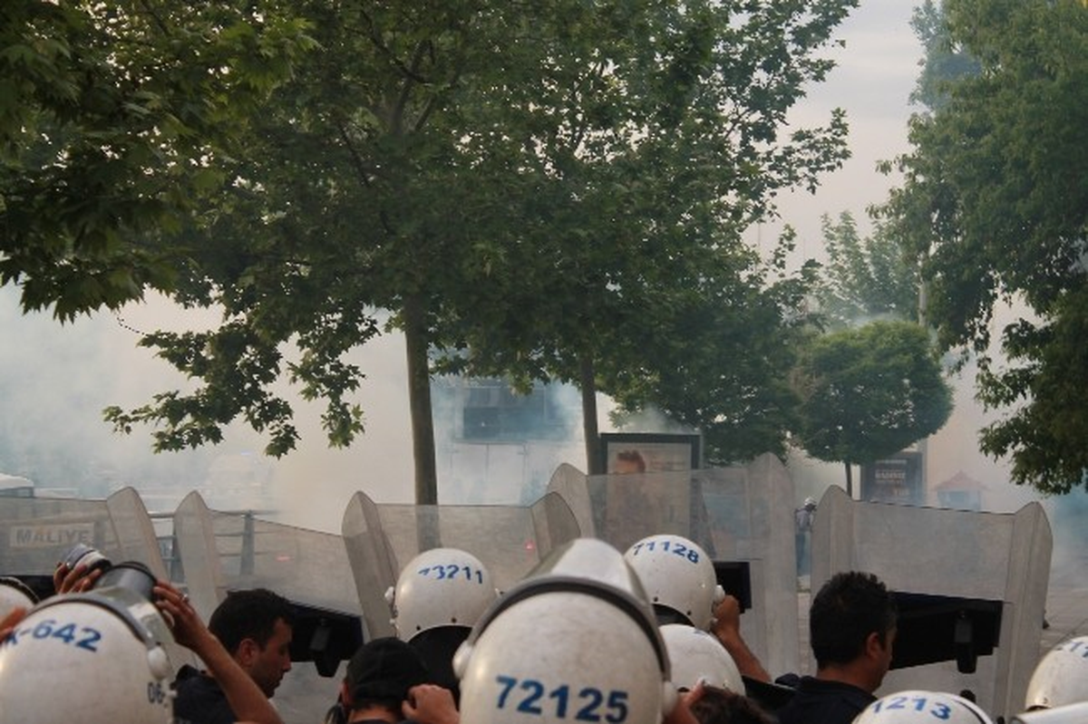 Kızılay\'da Soma Protestosuna Polis Müdahalesi