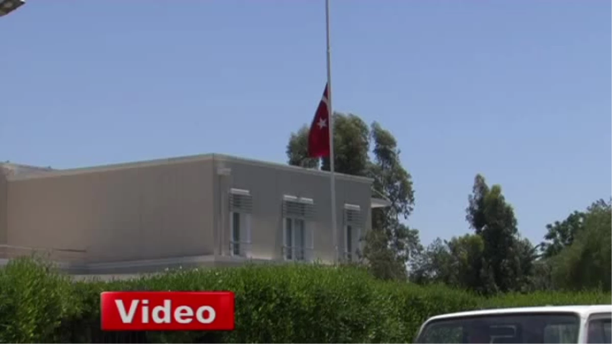 KKTC Lefkoşa Türk Büyükelçiliğinde Bayraklar Yarıya İndirildi
