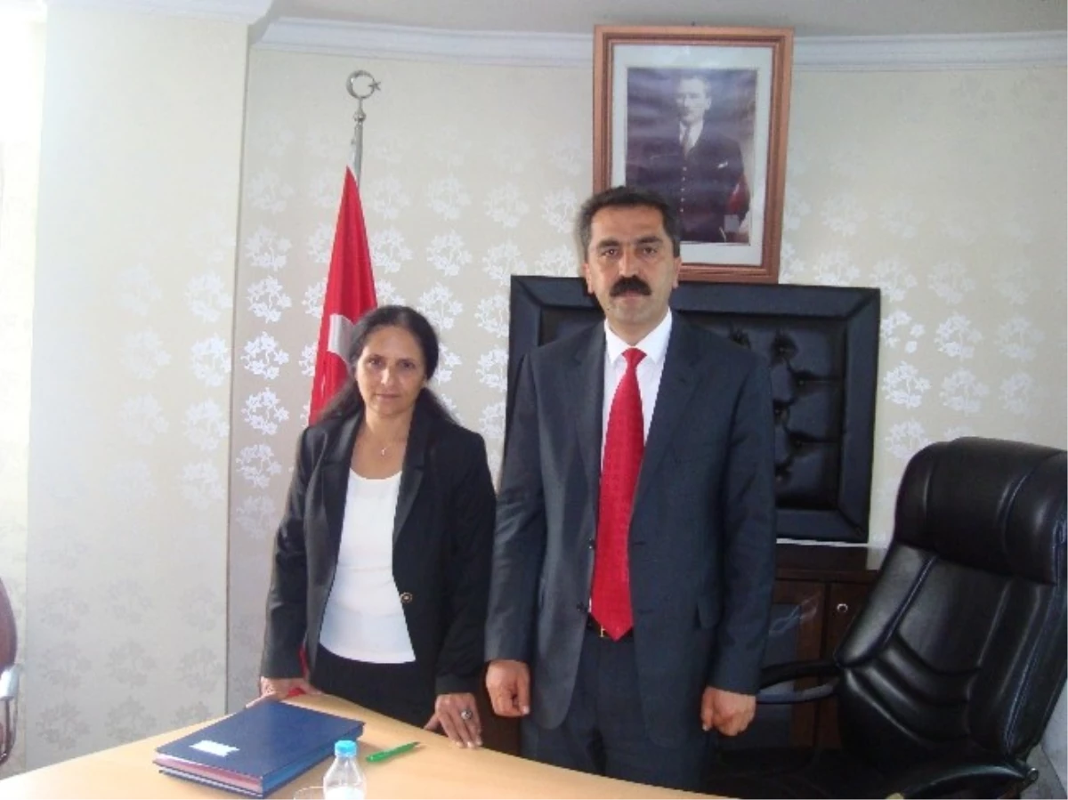 Kulp Belediyesi\'nde Türk Bayrakları Yarıya İndirildi