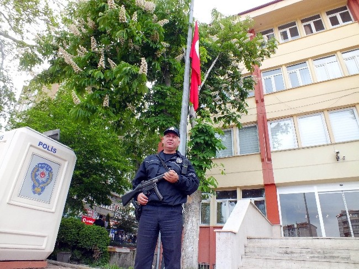Kütahya\'da Bayraklar Yarıya İndi