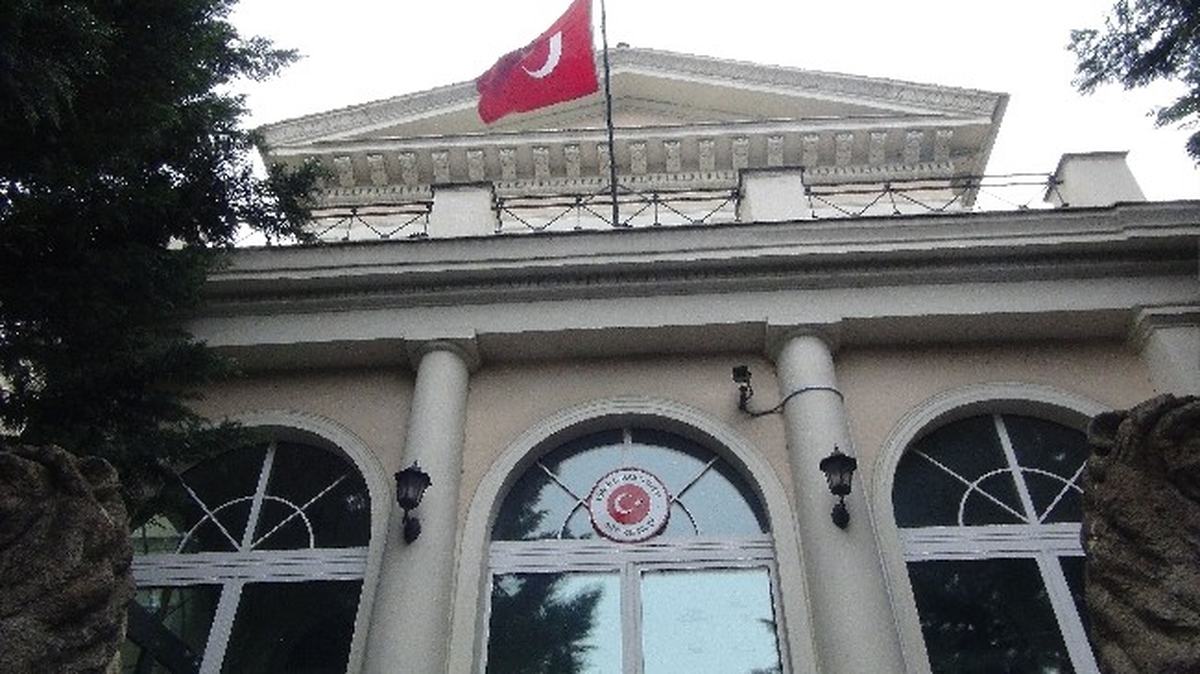 Macaristan Büyükelçiliğinde Bayraklar Yarıya İndirildi