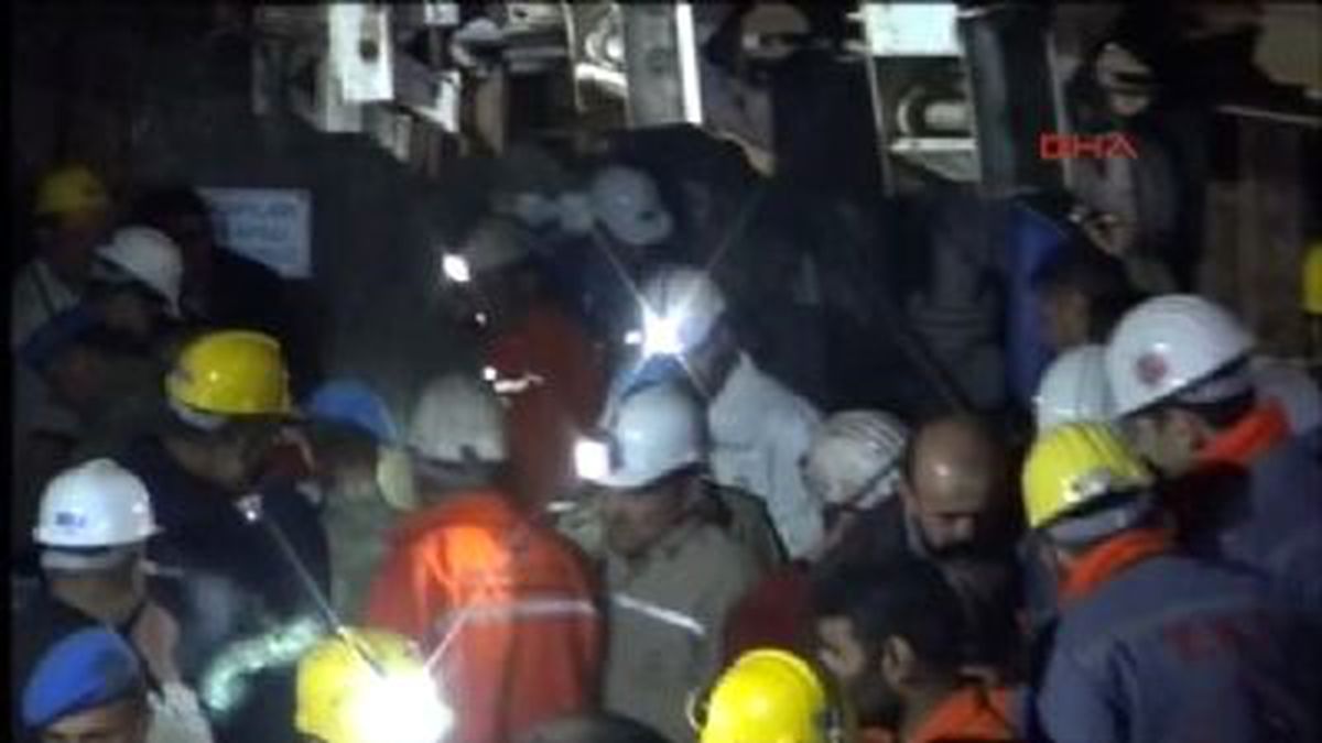 Madende Trafo Patladı, İşçiler Mahsur Kaldı