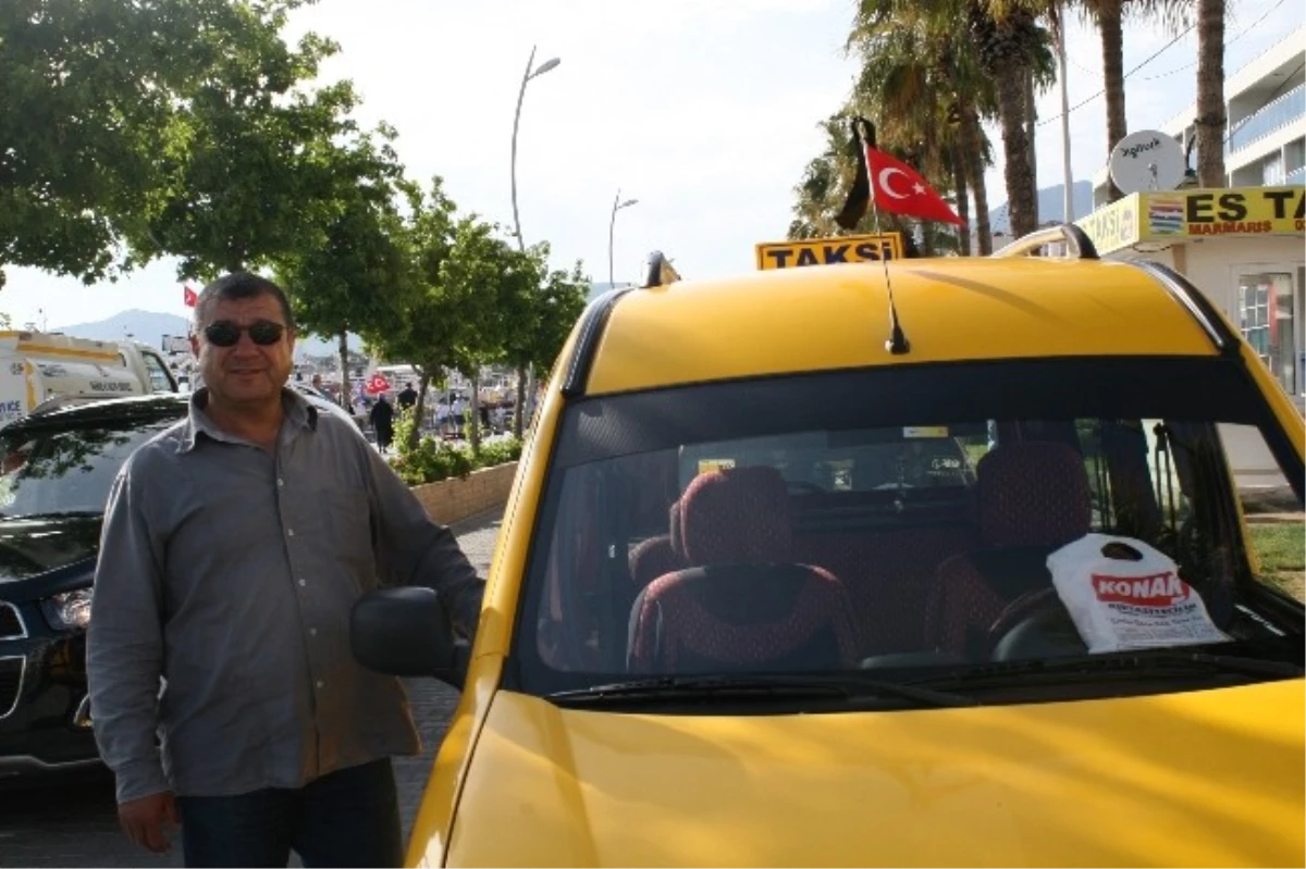 Marmaris\'te Taksilere Siyah Kurdele Takıldı